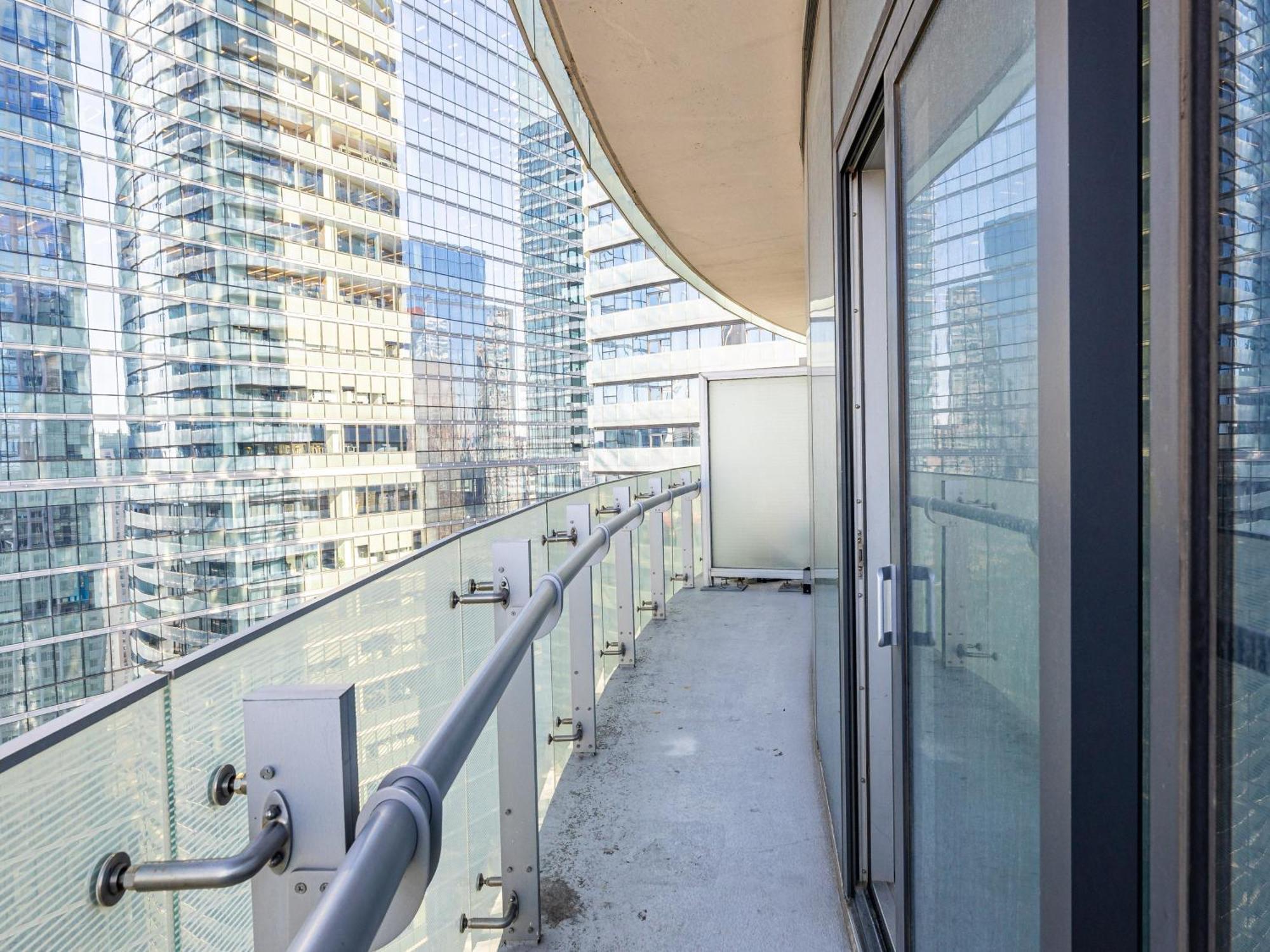 Globalstay. Amazing Downtown Apartments Торонто Экстерьер фото